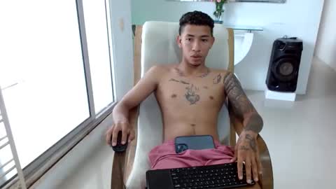 Snapshot of boyhot_sw chatting on 23, 10, 2025 boyhot_sw online show from 23, 10, 2025