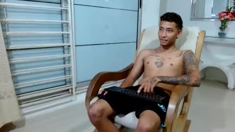 Snapshot of boyhot_sw chatting on 25, 10, 2025 boyhot_sw online show from 25, 10, 2025