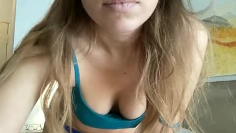 Snapshot of brattybabyyyy chatting on 29, 10, 2025 brattybaby online show from 29, 10, 2025