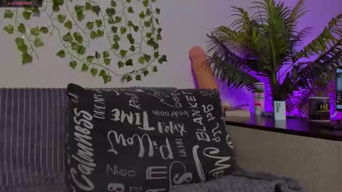 Snapshot of bravomaestro chatting on 23, 11, 2025 Johny Bravo online show from 23, 11, 2025