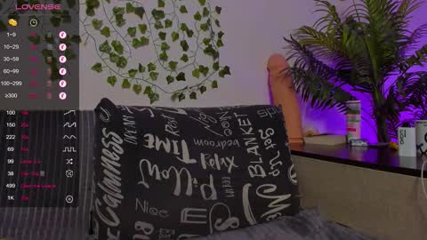 Snapshot of bravomaestro chatting on 27, 11, 2025 Johny Bravo online show from 27, 11, 2025