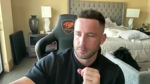 Snapshot of brettmycles chatting on 8, 2, 2025 Brett Mycles online show from 8, 2, 2025