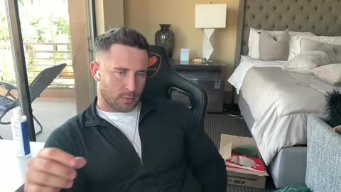 Snapshot of brettmycles chatting on 29, 9, 2025 Brett Mycles online show from 29, 9, 2025