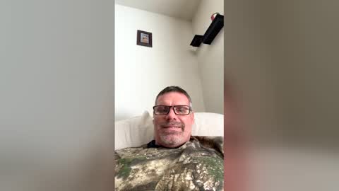 Snapshot of brian38431 chatting on 14, 12, 2025 brian38431 online show from 14, 12, 2025