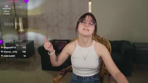 Snapshot of bright_diamonds_054 chatting on 20, 3, 2026 Diamonds Girls online show from 20, 3, 2026