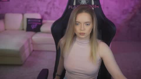 Snapshot of bright_diamonds_054 chatting on 7, 4, 2026 Diamonds Girls online show from 7, 4, 2026