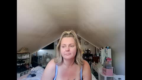 brittanybby23 online show from 15, 9, 2025