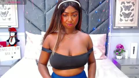 Snapshot of brittanyjhonnns chatting on 27, 12, 2024 brittany 25 years old happy as a worm online show from 27, 12, 2024