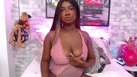 Snapshot of brittanyjhonnns chatting on 30, 12, 2024 brittany 25 years old happy as a worm online show from 30, 12, 2024