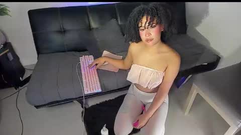 Snapshot of browngirl69 chatting on 5, 3, 2025 miss muller online show from 5, 3, 2025