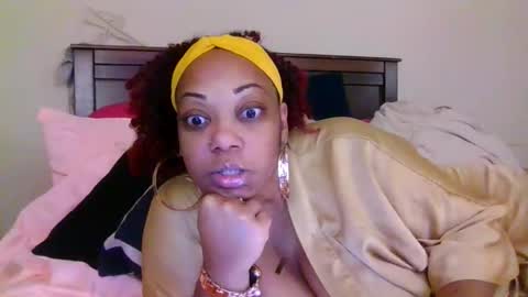 Snapshot of brownroundrenee chatting on 19, 5, 2026 brownroundrenee online show from 19, 5, 2026