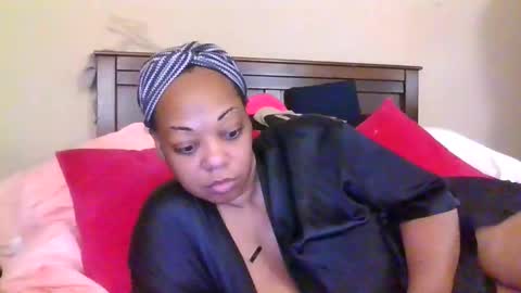 Snapshot of brownroundrenee chatting on 1, 6, 2026 brownroundrenee online show from 1, 6, 2026