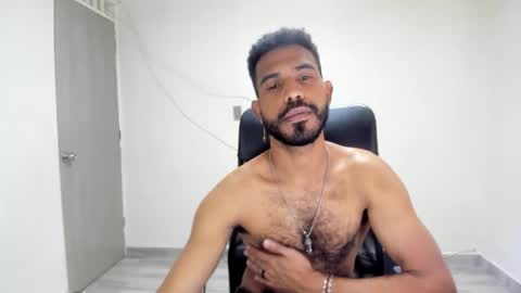 bruce_1111 online show from 16, 4, 2026