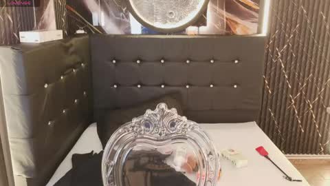 Bruja SCarlata online show from 17, 4, 2026