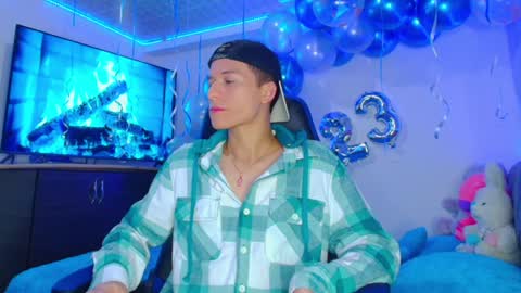 BRYAM INDEPENDENT MODEL online show from 11, 1, 2025