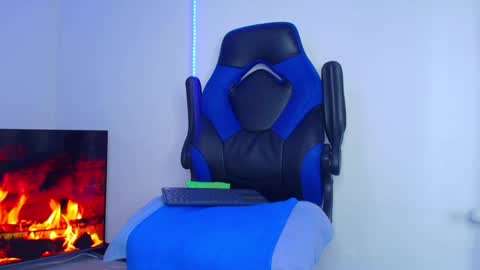 BRYAM INDEPENDENT MODEL online show from 29, 1, 2025