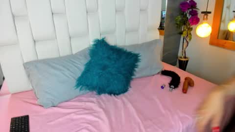 bryna_ online show from 12, 1, 2025