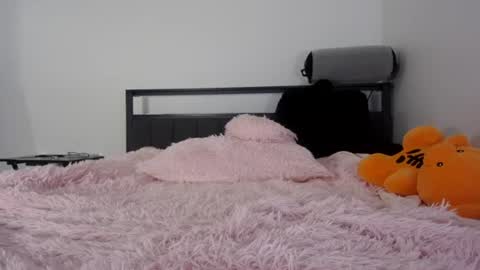 Snapshot of bubble_girl_lo chatting on 18, 6, 2026 Queen Lola XXX online show from 18, 6, 2026