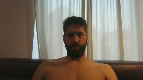 bubblebee1982 online show from 2, 10, 2025