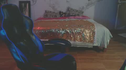 Snapshot of bubblebut11 chatting on 24, 12, 2024 Isabella but call me isa online show from 24, 12, 2024