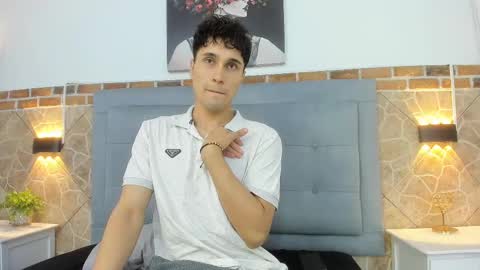 Snapshot of buddy_whitte chatting on 7, 3, 2025 Buddy Whitte online show from 7, 3, 2025
