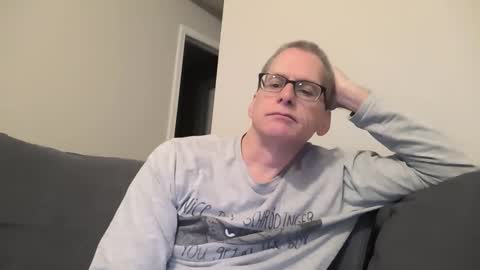 Snapshot of budman004 chatting on 14, 11, 2025 budman004 online show from 14, 11, 2025