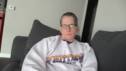 Snapshot of budman004 chatting on 15, 11, 2025 budman004 online show from 15, 11, 2025