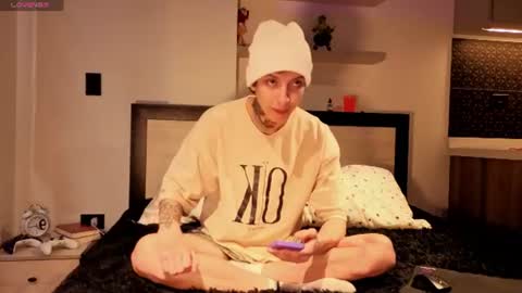 Snapshot of bumblubee chatting on 28, 6, 2026 Tonny online show from 28, 6, 2026