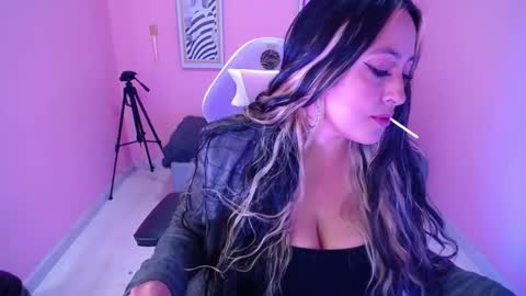 Snapshot of bunny_poison chatting on 29, 11, 2025 ... . . ... online show from 29, 11, 2025