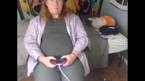 Snapshot of burningflute chatting on 17, 9, 2025 burningflute online show from 17, 9, 2025