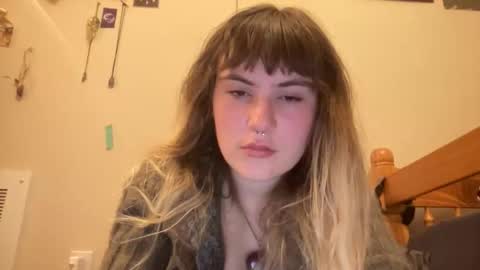 Snapshot of bushbabe3008 chatting on 14, 10, 2025 esme gray online show from 14, 10, 2025