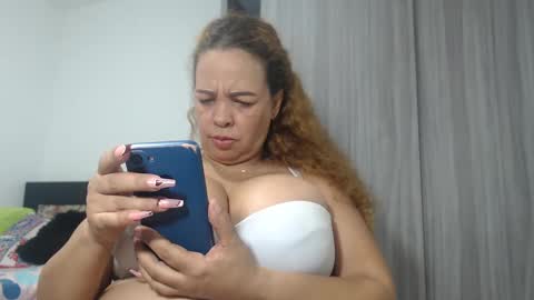 Snapshot of bustyamanda_ chatting on 4, 3, 2025 Amanda online show from 4, 3, 2025