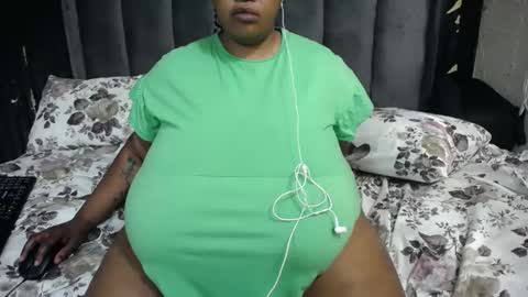 bustyqueenx25 online show from 13, 11, 2025