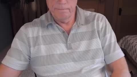 Snapshot of buttnakedfun954737 chatting on 20, 12, 2024 Miles online show from 20, 12, 2024