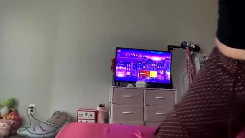 mia online show from 4, 12, 2025