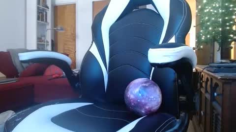 bwall1425 online show from 10, 1, 2025