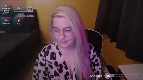 Snapshot of c0ck_queen chatting on 15, 6, 2026 Momuknow online show from 15, 6, 2026