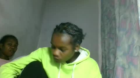 Snapshot of caella98 chatting on 23, 4, 2026 caella98 online show from 23, 4, 2026