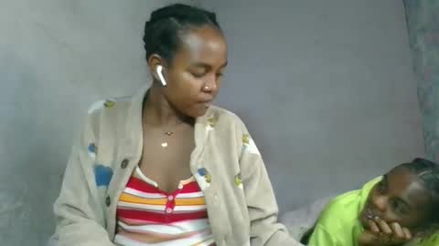 Snapshot of caella98 chatting on 15, 5, 2026 caella98 online show from 15, 5, 2026