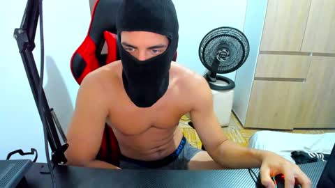 Snapshot of calihotcaliente27 chatting on 5, 2, 2025 calihotcaliente27 online show from 5, 2, 2025