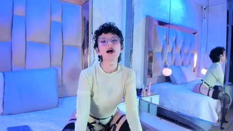 Snapshot of calioperoux chatting on 22, 2, 2026 Caliope online show from 22, 2, 2026