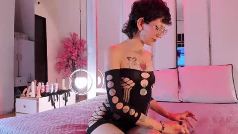 Snapshot of calioperoux1 chatting on 26, 5, 2026 Caliope online show from 26, 5, 2026