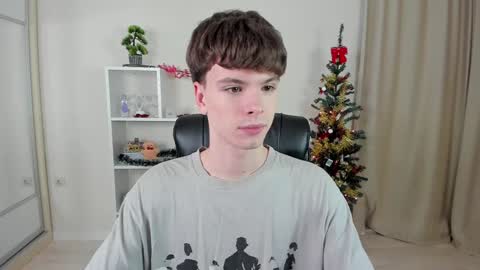 Snapshot of calvin_loves_you chatting on 4, 1, 2025 Hey I am Calvin online show from 4, 1, 2025