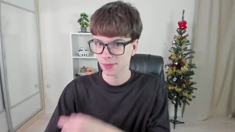 Snapshot of calvin_loves_you chatting on 7, 1, 2025 Hey I am Calvin online show from 7, 1, 2025