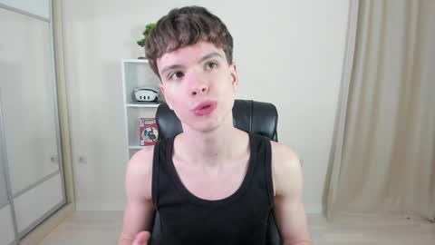 Snapshot of calvin_loves_you chatting on 29, 1, 2025 Hey I am Calvin online show from 29, 1, 2025