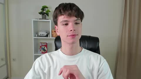 Snapshot of calvin_loves_you chatting on 8, 2, 2025 Hey I am Calvin online show from 8, 2, 2025