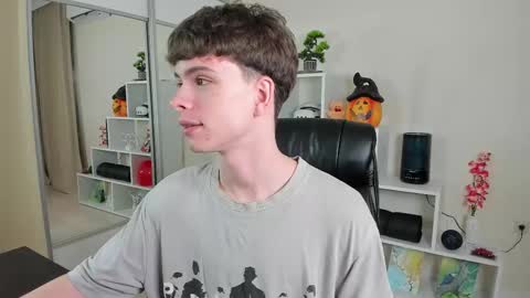 Snapshot of calvin_loves_you chatting on 23, 2, 2025 Hey I am Calvin online show from 23, 2, 2025