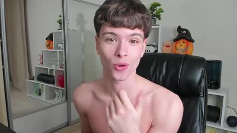 Snapshot of calvin_loves_you chatting on 23, 2, 2025 Hey I am Calvin online show from 23, 2, 2025