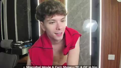 Snapshot of calvin_loves_you chatting on 4, 7, 2026 Hey I am Calvin online show from 4, 7, 2026