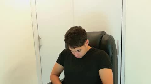 Snapshot of camara110 chatting on 21, 12, 2025 camara110 online show from 21, 12, 2025